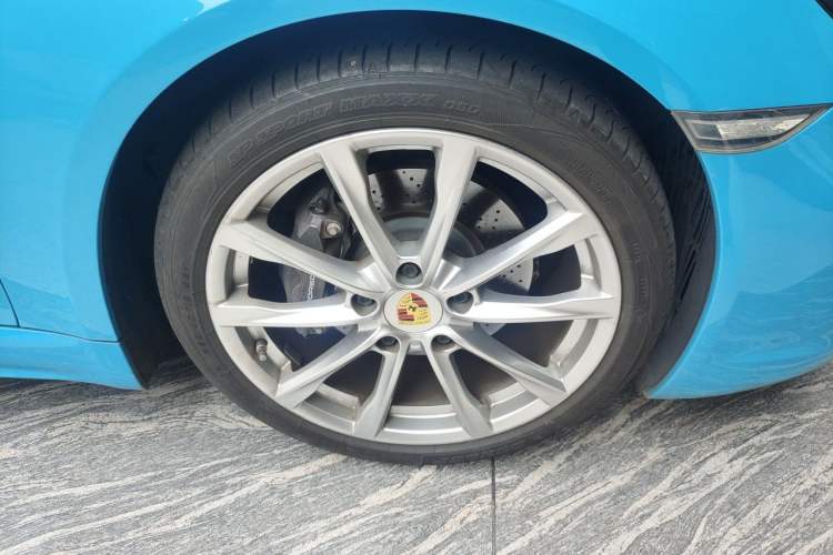 Used Porsche 718 2018 Boxster 2.0T Right Front Wheel Hub
