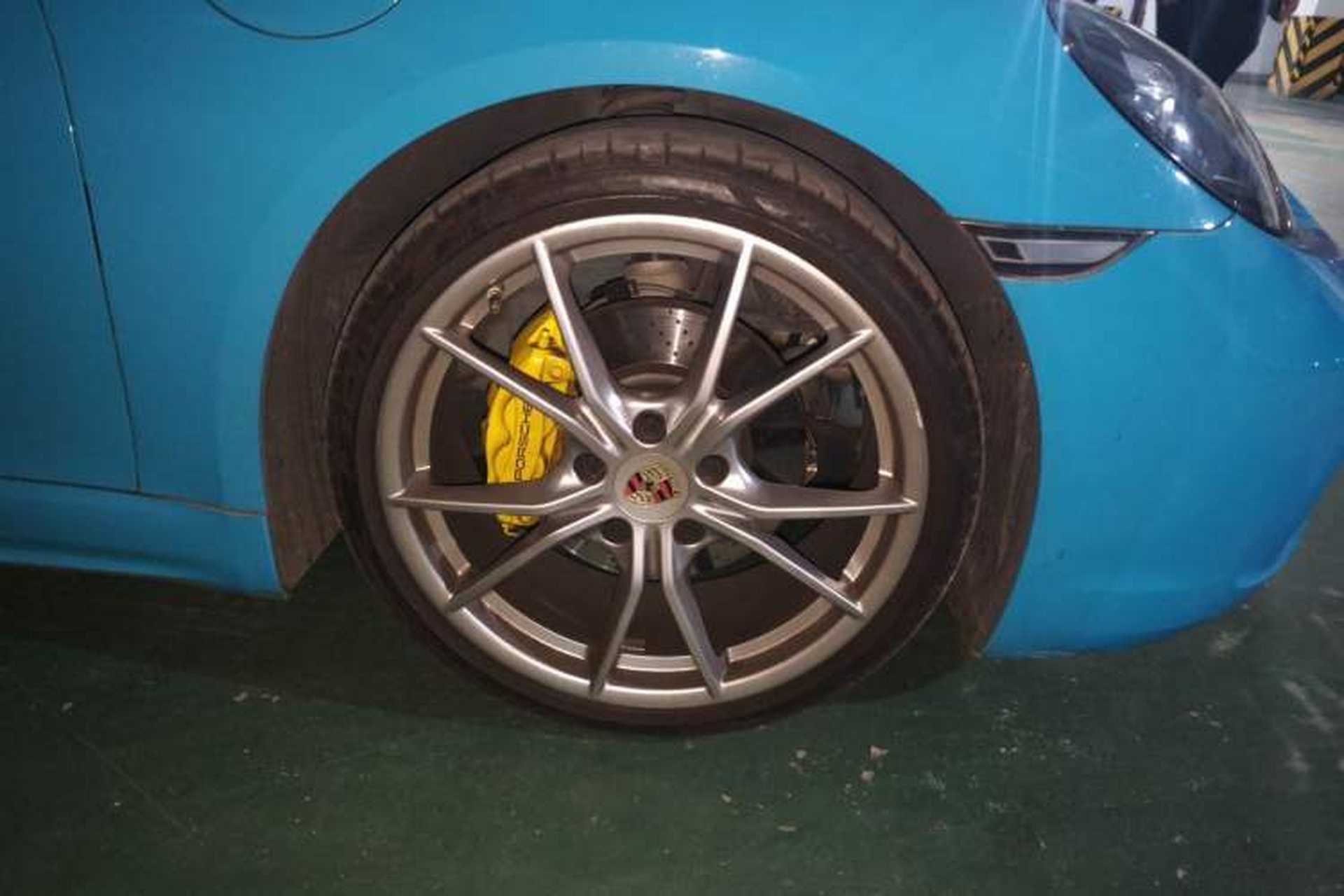 Used Porsche 718 2018 Boxster 2.0T Right Front Wheel Hub
