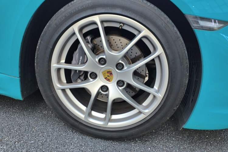 Used Porsche 718 2018 Cayman 2.0T Right Front Wheel Hub