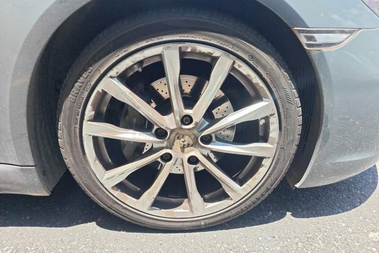 Used Porsche 718 2018 Cayman 2.0T Right Front Wheel Hub