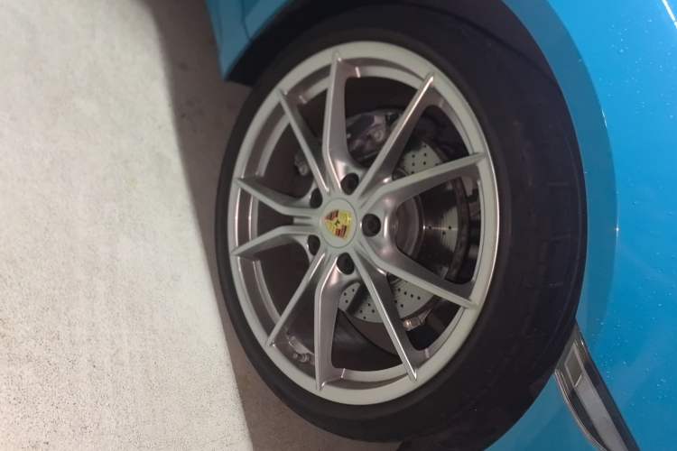 Used Porsche 718 2018 Boxster 2.0T Right Front Wheel Hub