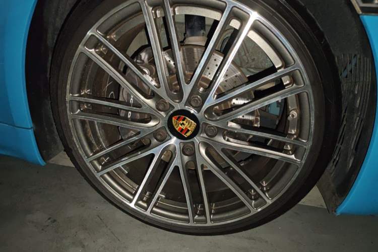 Used Porsche 718 2018 Boxster 2.0T Right Front Wheel Hub