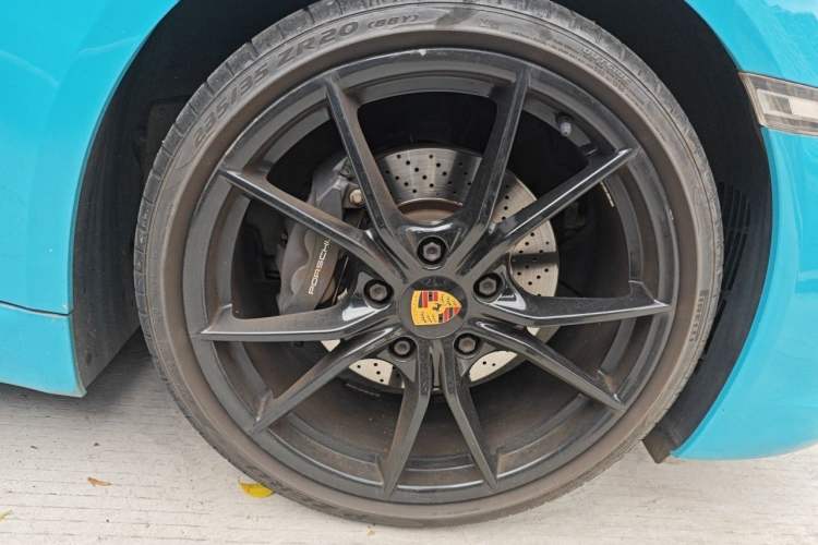 Used Porsche 718 2018 Boxster 2.0T Right Front Wheel Hub