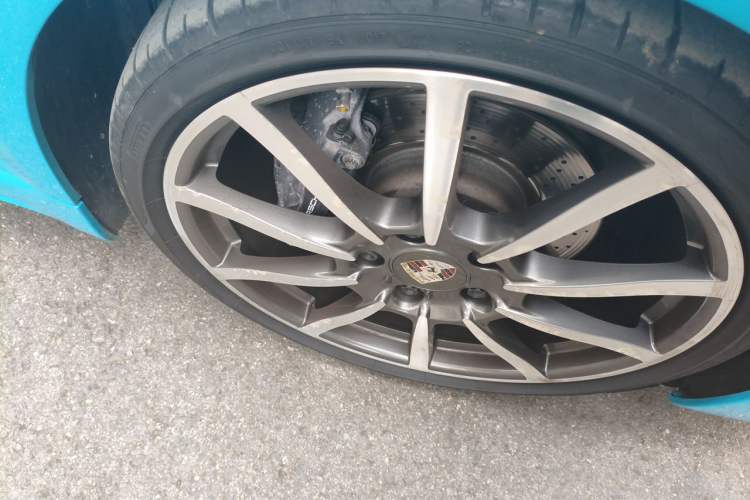 Used Porsche 718 2018 Boxster 2.0T Right Front Wheel Hub