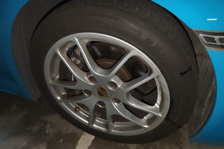 Used Porsche 718 2018 Boxster 2.0T Right Front Wheel Hub