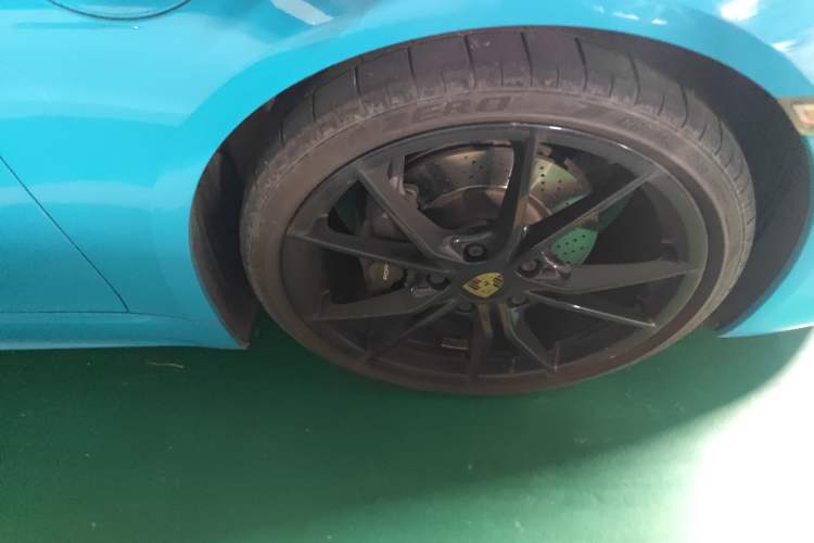 Used Porsche 718 2018 Boxster 2.0T Right Front Wheel Hub