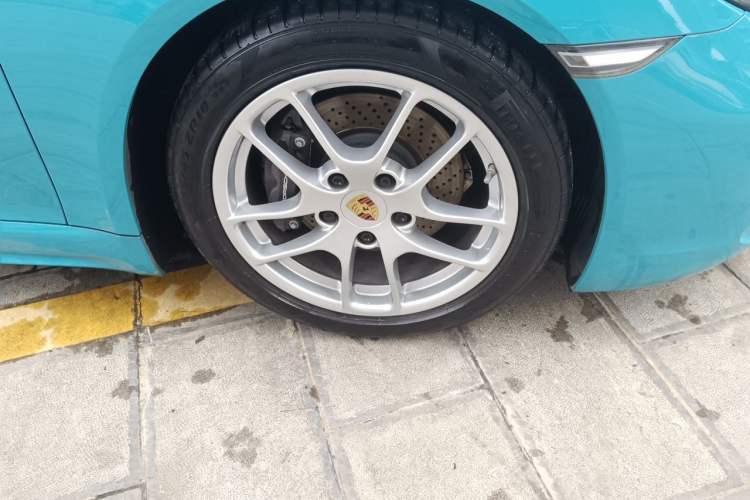 Used Porsche 718 2018 Cayman 2.0T Right Front Wheel Hub