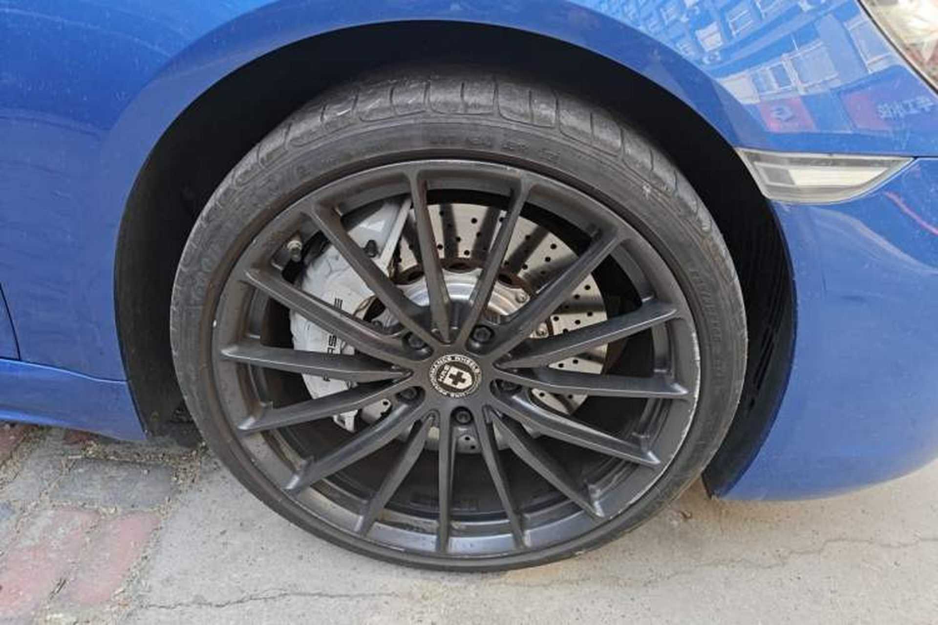 Used Porsche 718 2018 Cayman 2.0T Right Front Wheel Hub