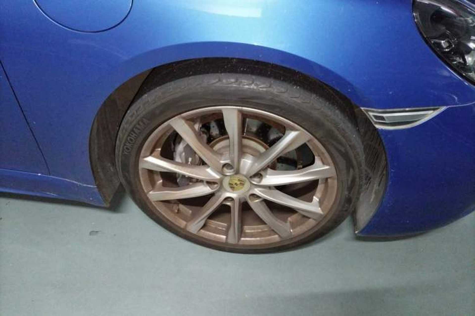 Used Porsche 718 2018 Cayman 2.0T Right Front Wheel Hub