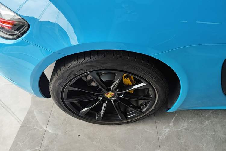 Used Porsche 718 2018 Cayman 2.0T Right Rear Wheel Hub