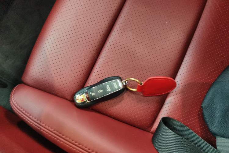 Used Porsche 718 2018 Cayman 2.0T Vehicle Key