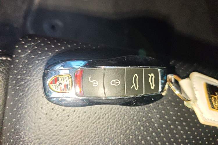 Used Porsche 718  Vehicle Key