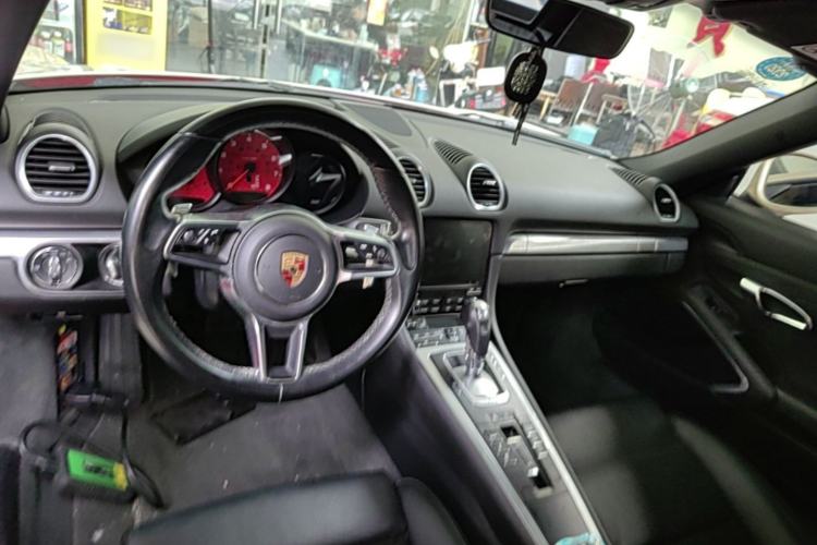 Used Porsche 718 2018 Boxster 2.0T Center Console