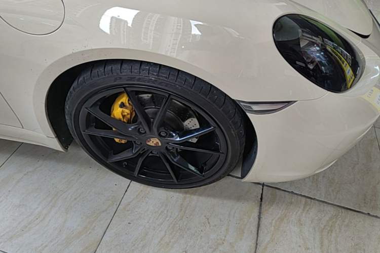 Used Porsche 718 2018 Boxster 2.0T Right Front Wheel Hub