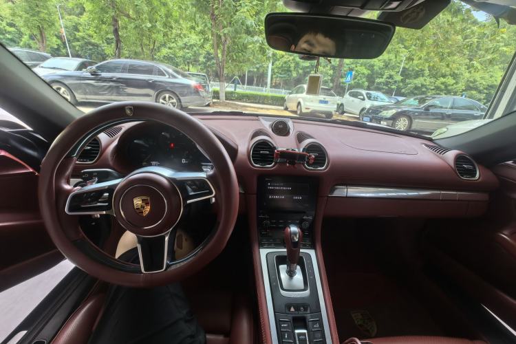 Used Porsche 718 2018 Boxster 2.0T Center Console