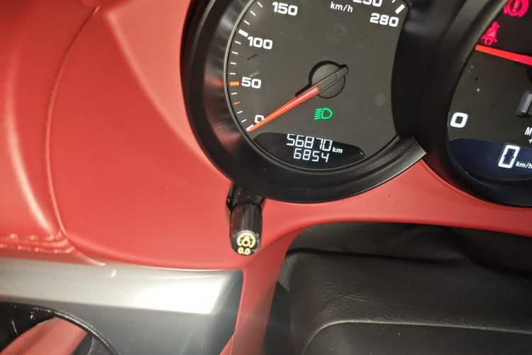 Used Porsche 718 2018 Boxster 2.0T Odometer Close Up
