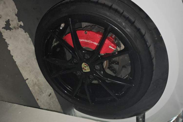 Used Porsche 718 2018 Boxster 2.0T Right Front Wheel Hub