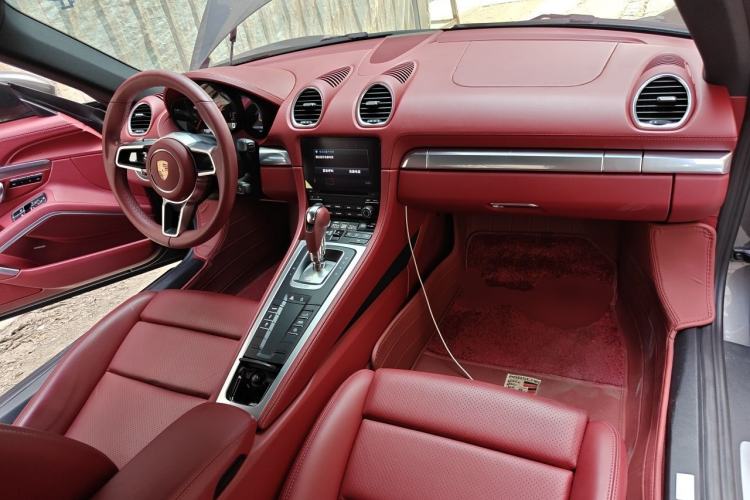 Used Porsche 718 2018 Cayman 2.0T Center Console