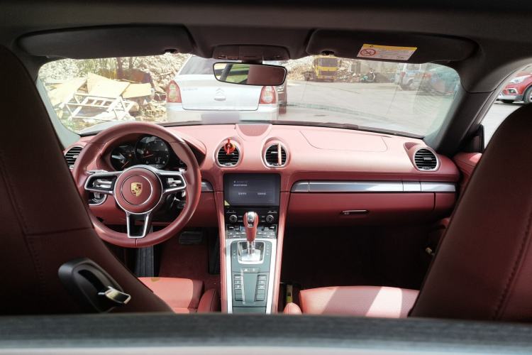 Used Porsche 718 2018 Cayman 2.0T Center Console