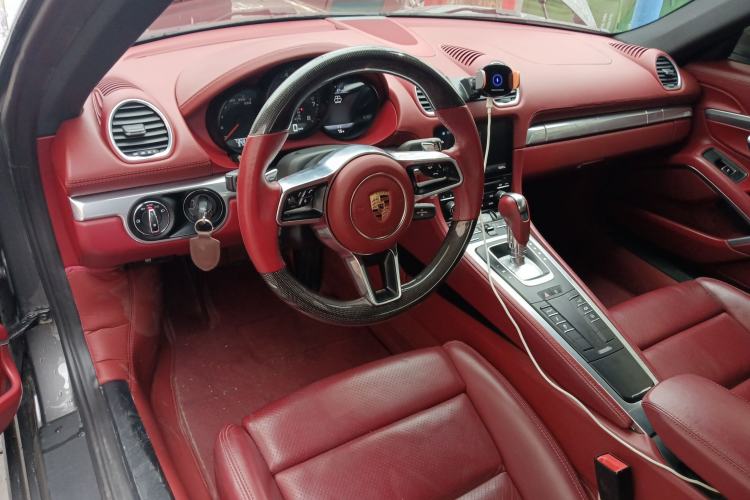 Used Porsche 718 2018 Cayman 2.0T Center Console
