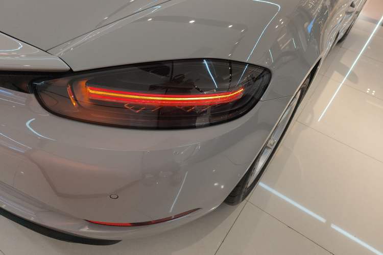 Used Porsche 718 2018 Boxster 2.0T Exterior 6