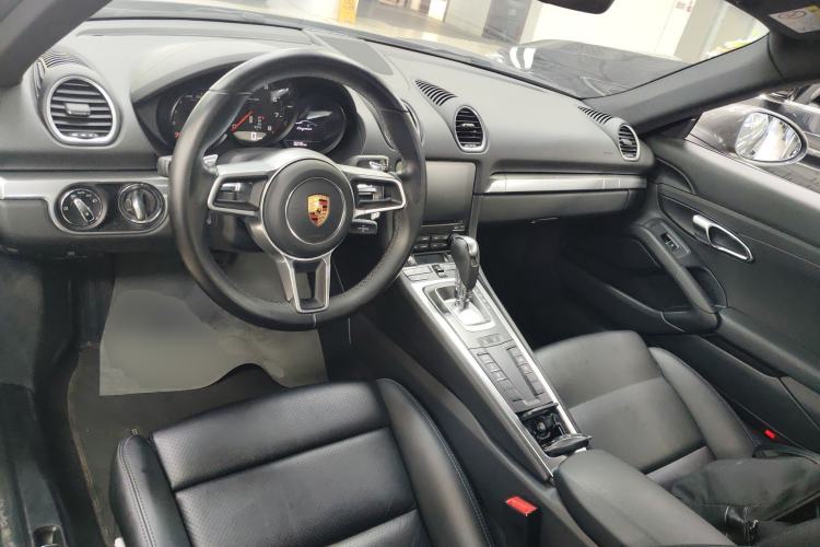Used Porsche 718 2018 Cayman 2.0T Interior 2