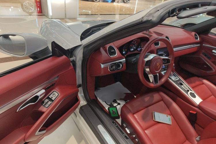 Used Porsche 718 2018 Boxster 2.0T Interior 3