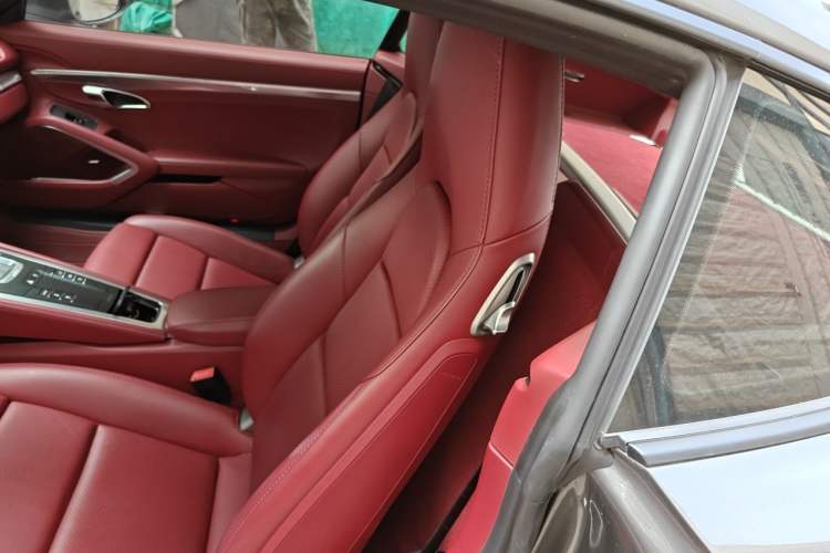 Used Porsche 718 2018 Cayman 2.0T Left Rear Seat