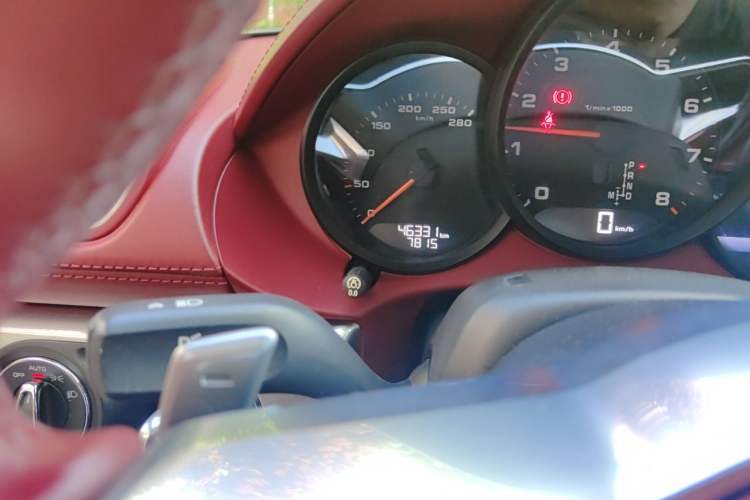 Used Porsche 718 2018 Cayman 2.0T Odometer Close Up