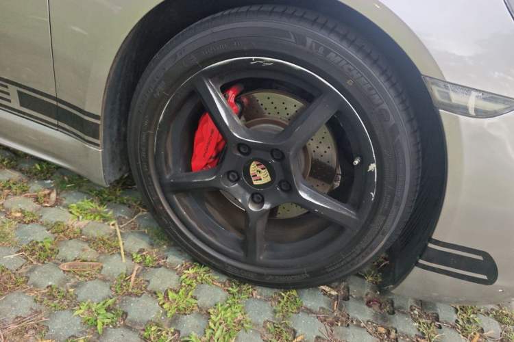 Used Porsche 718 2018 Boxster 2.0T Right Front Wheel Hub