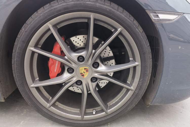 Used Porsche 718 2018 Cayman 2.0T Right Front Wheel Hub