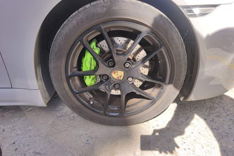 Used Porsche 718 2018 Cayman 2.0T Right Front Wheel Hub