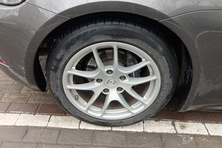Used Porsche 718 2018 Cayman 2.0T Right Rear Wheel Hub