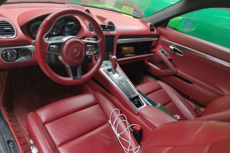 Used Porsche 718 2018 Cayman 2.0T Center Console