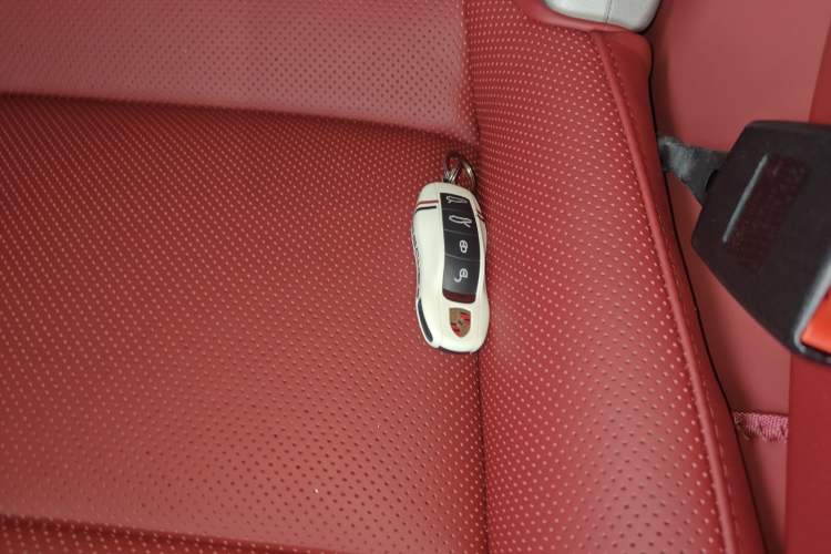 Used Porsche 718 2018 Cayman 2.0T Interior 1