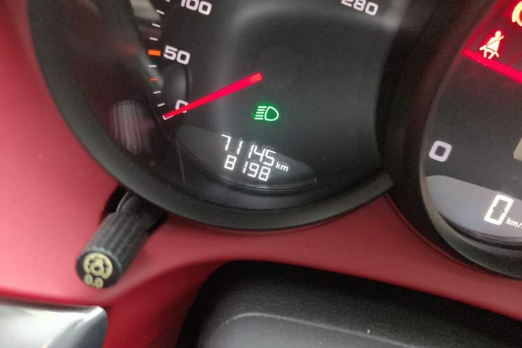 Used Porsche 718 2018 Cayman 2.0T Odometer Close Up