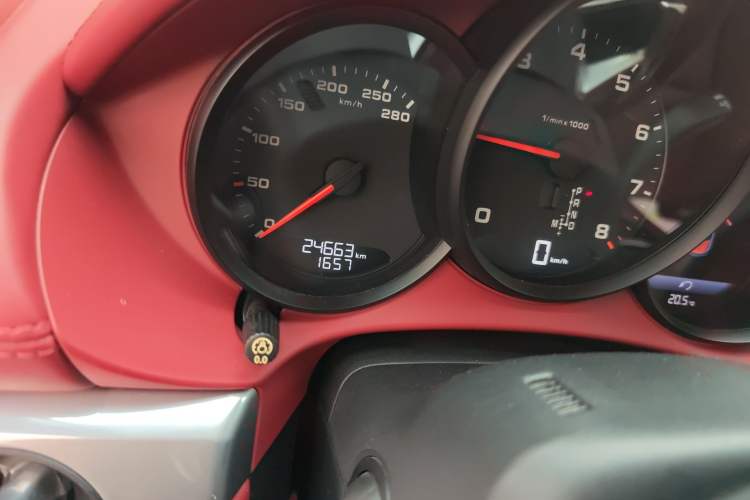Used Porsche 718 2018 Boxster 2.0T Odometer Close Up