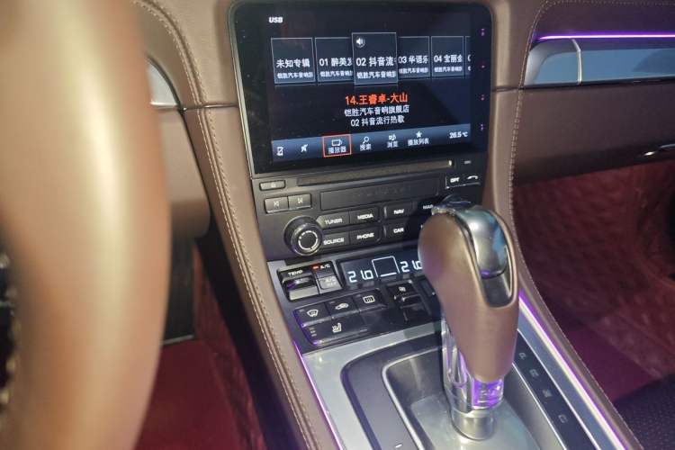 Used Porsche 718 2018 Cayman 2.0T Audio And AC Panel