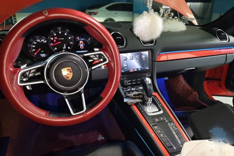 Used Porsche 718 2018 Cayman 2.0T Center Console