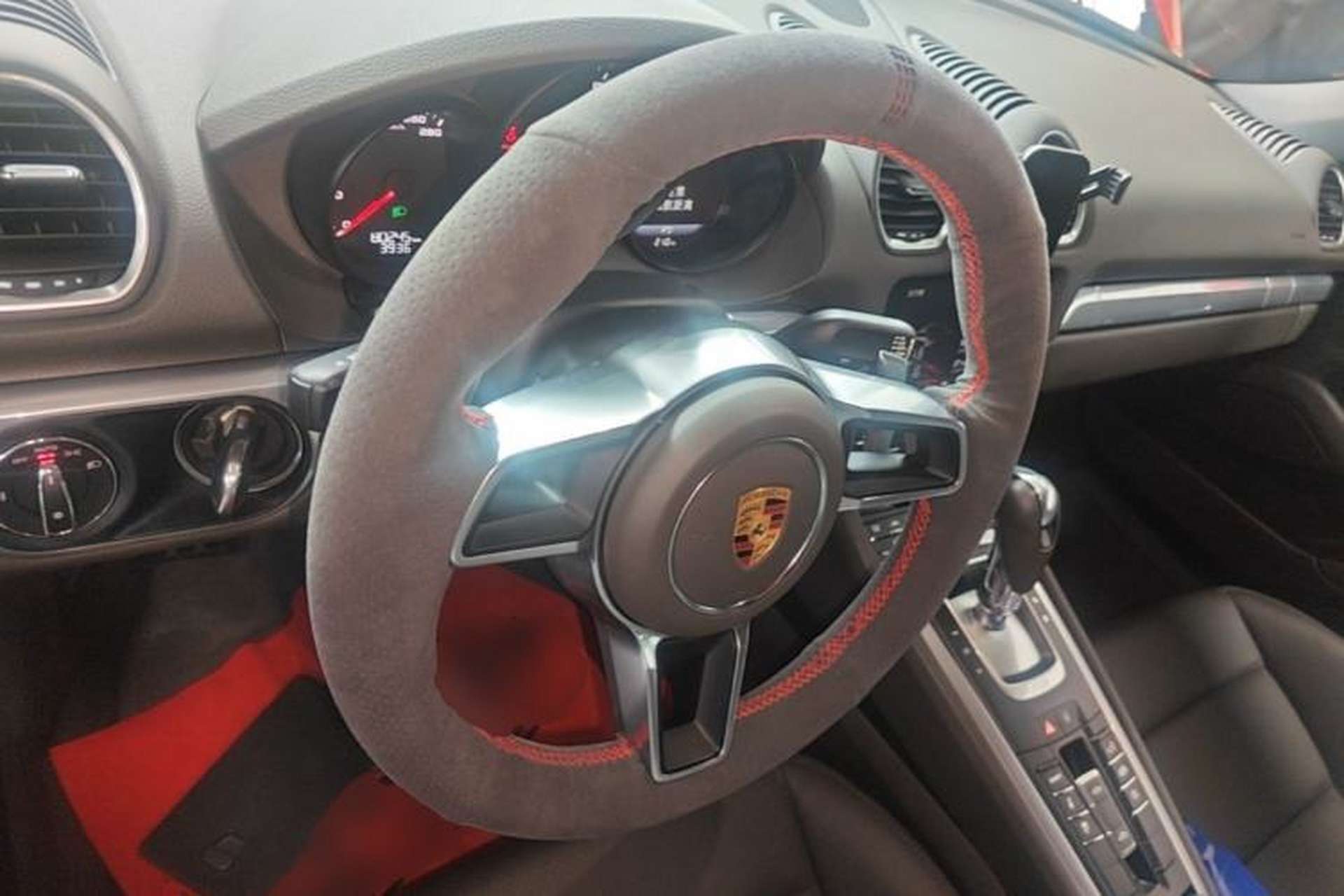 Used Porsche 718 2018 Boxster 2.0T Center Console