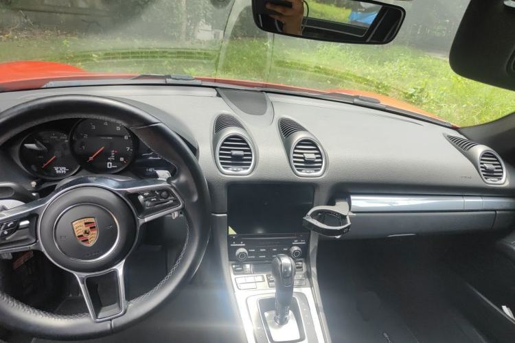 Used Porsche 718 2018 Boxster 2.0T Center Console