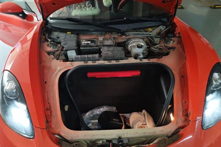 Used Porsche 718 2018 Cayman 2.0T Engine Bay
