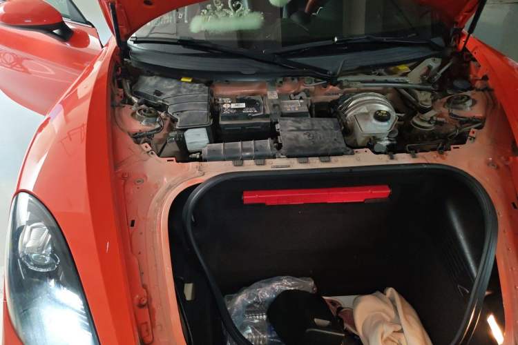 Used Porsche 718 2018 Cayman 2.0T Engine Bay Right