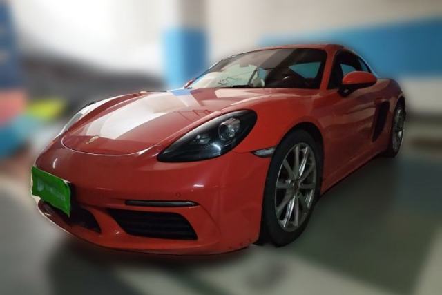 Ojetý Porsche 718 2018 Cayman 2.0T