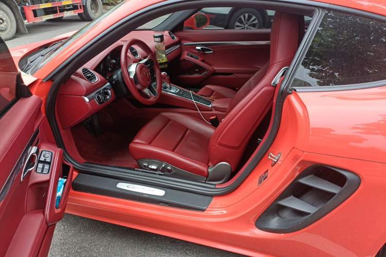 Used Porsche 718 2018 Cayman 2.0T Left Front Seat