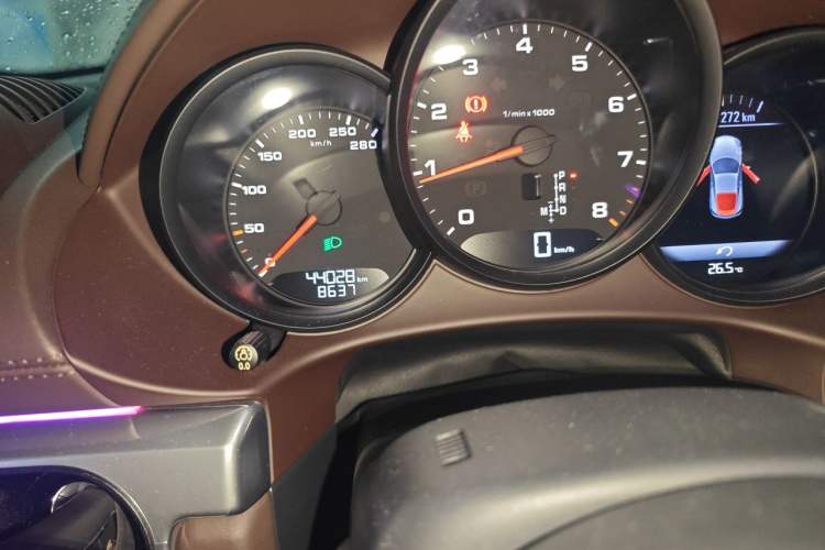 Used Porsche 718 2018 Cayman 2.0T Odometer Close Up