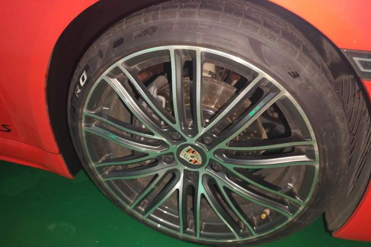 Used Porsche 718 2018 Cayman 2.0T Right Front Wheel Hub