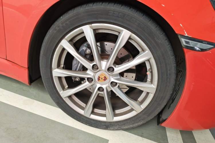 Used Porsche 718 2018 Cayman 2.0T Right Front Wheel Hub