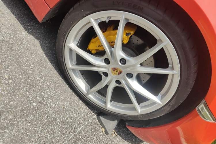Used Porsche 718 2018 Boxster 2.0T Right Front Wheel Hub