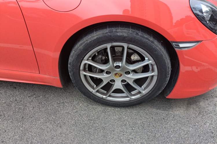 Used Porsche 718 2018 Cayman 2.0T Right Front Wheel Hub